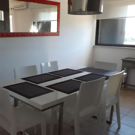 Holiday Ocean View Residences بيت للعطل Patroves