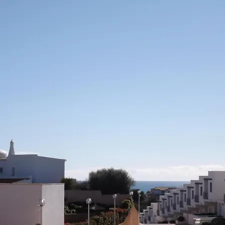 Holiday Ocean View Residences 度假居 *