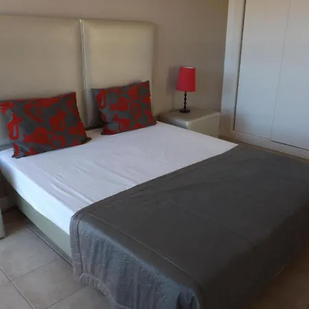 Holiday Ocean View Residences 度假居 *