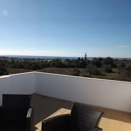 Holiday Ocean View Residences 度假居 *